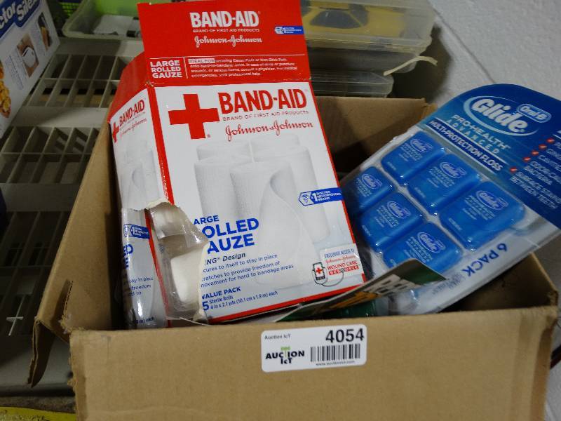lot 4054 image: Lot of pens, floss, band aids.