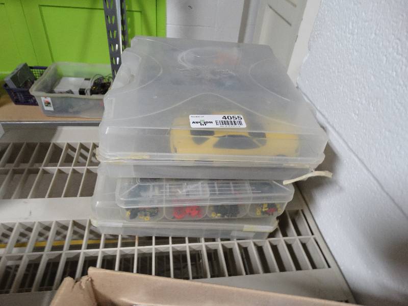 lot 4055 image: Small remote car waccessories.