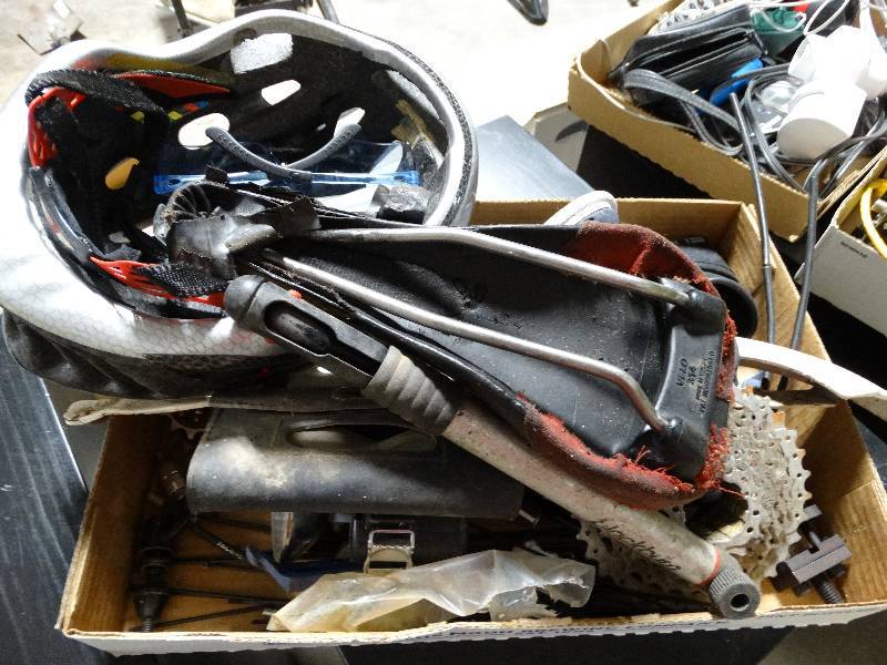 lot 4062 image: Various bike parts.