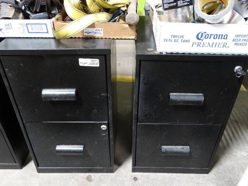 lot 4071 image: 2 - 2 drawer metal file cabinet w1 key.