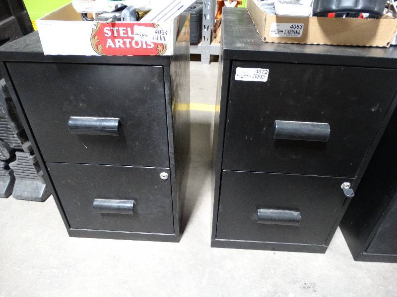 lot 4072 image: 2 - 2 drawer metal file cabinet w1 key.