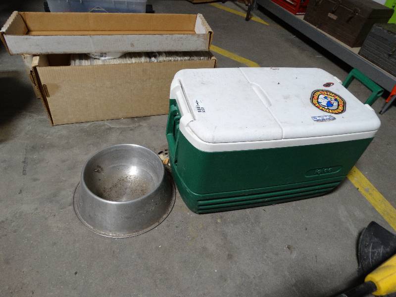 lot 4076 image: Igloo cooler & dog bowl.