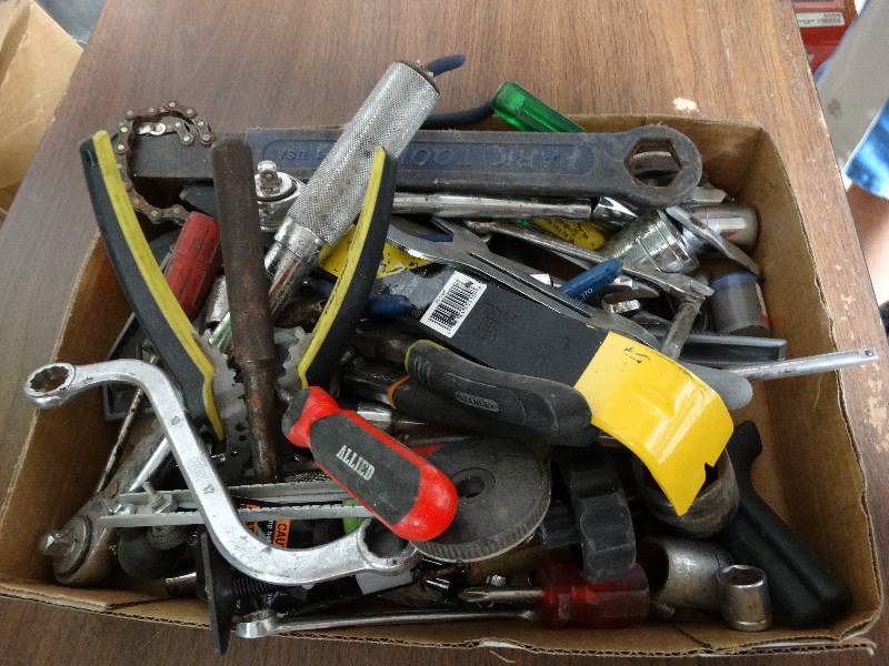 lot 4093 image: Large lot of hand tools.