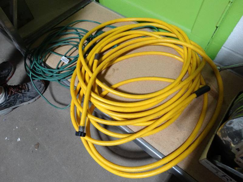 lot 4098 image: Extension cord & water hose.