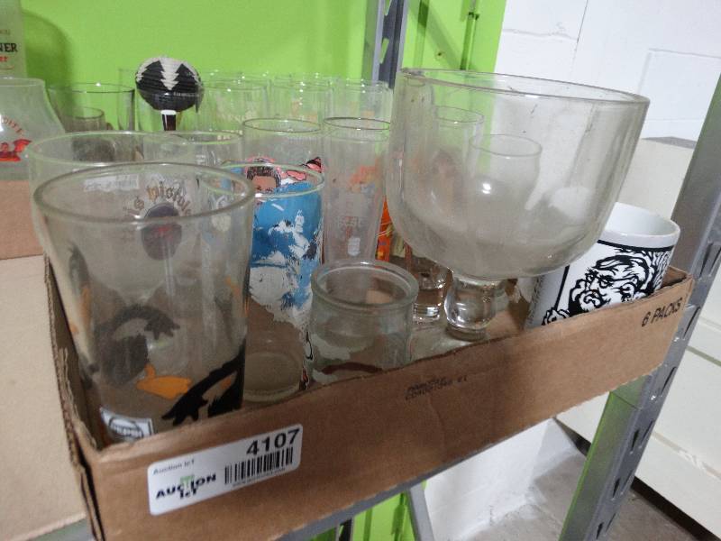 lot 4107 image: Lot of various cups wstarswars, kingkong.