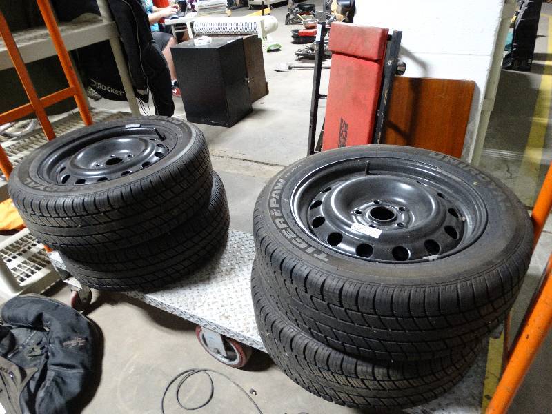 lot 4114 image: Set of 4 tire & wheels 20555R16 good tread.