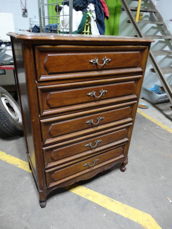 lot 4118 image: 5 Drawer chest of drawer.