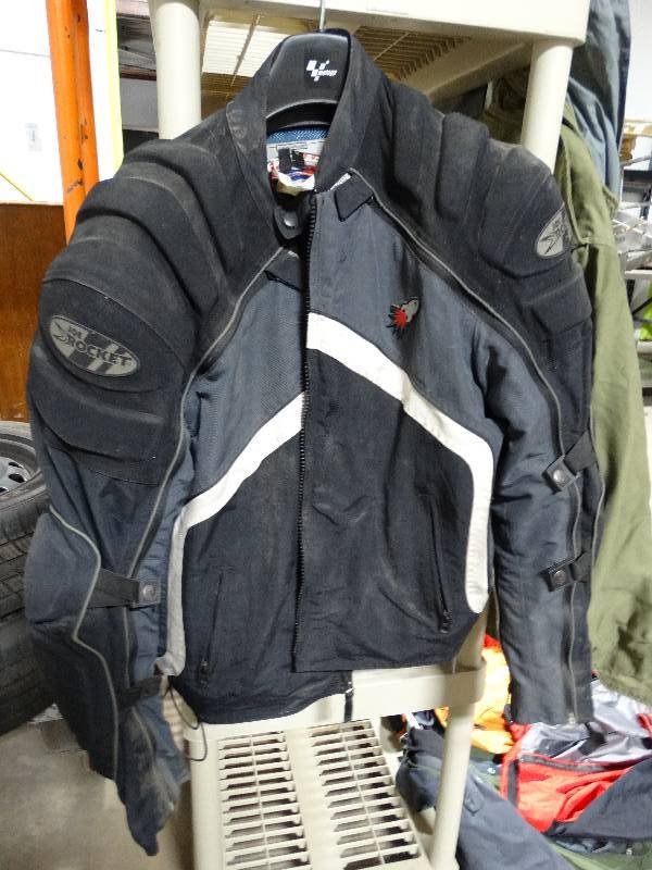 lot 4119 image: Joe rocket bike jacket & pants size M.