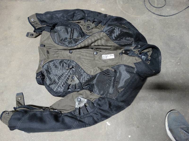 lot 4120 image: Dynatec schoeer bike jacket size MD.