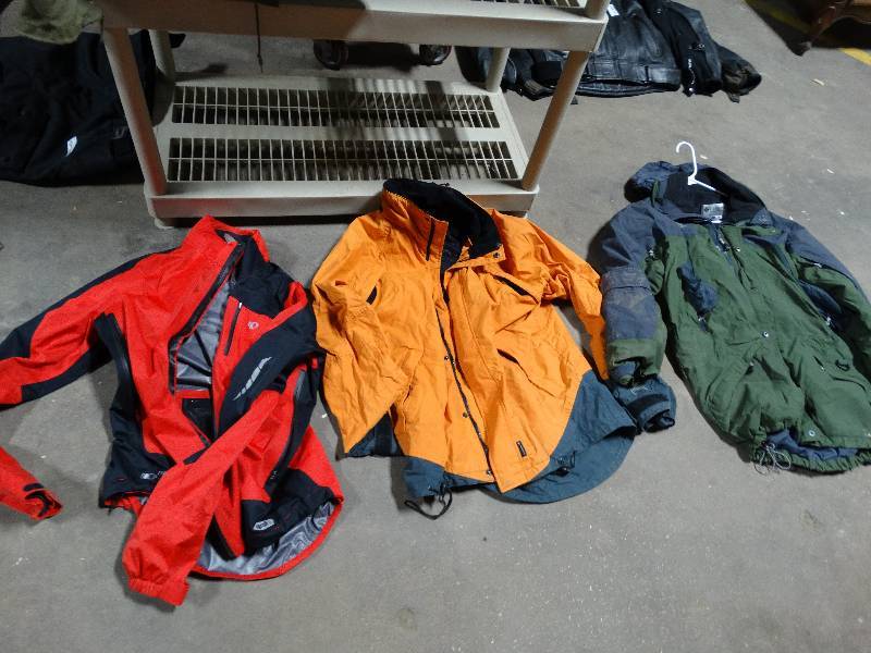 lot 4122 image: 3 Weather jackets size M.
