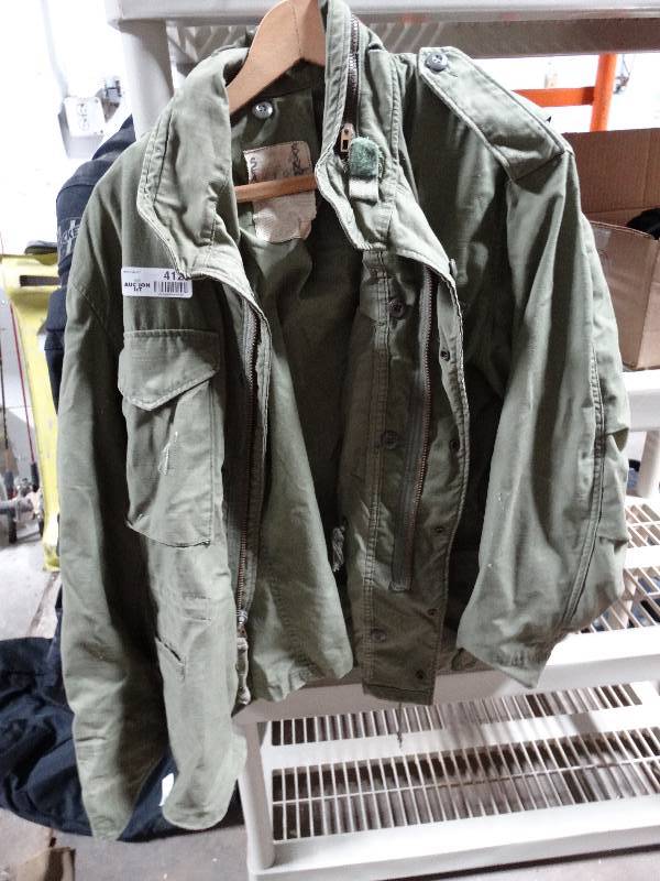 lot 4123 image: 2 Weather jackets.