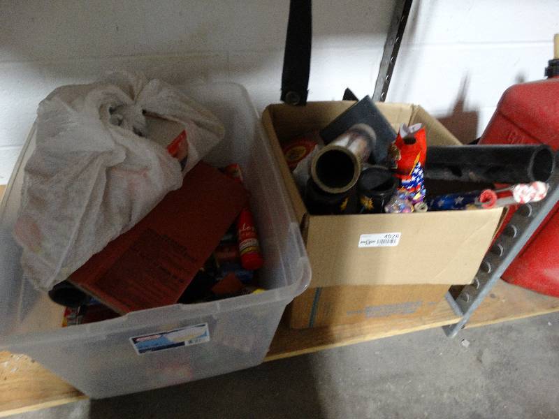 lot 4028 image: Box of fireworks