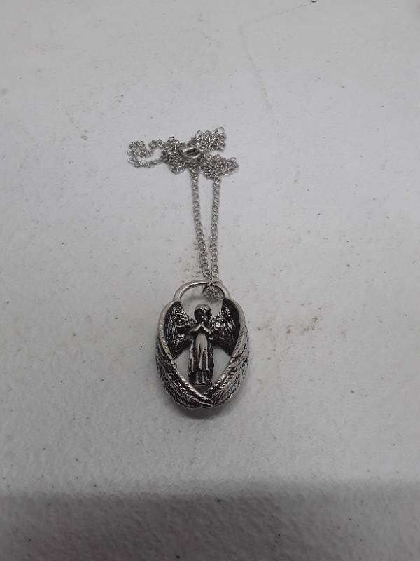 lot 28173 image: 1pc Fashion Vintage Prayer Angel Pendant Necklace