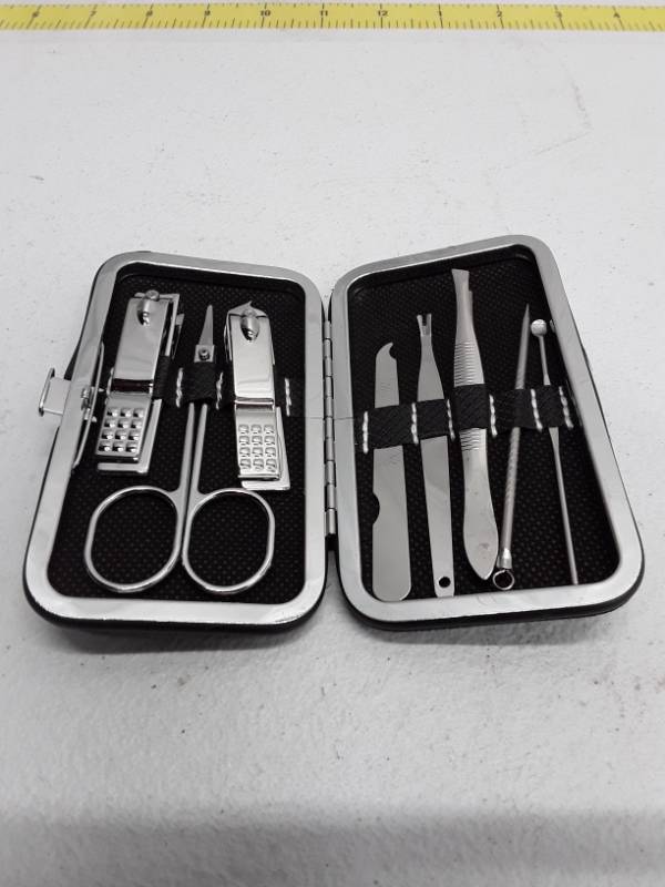 lot 56893 image: Womans Personal Nail Care Kit - Black