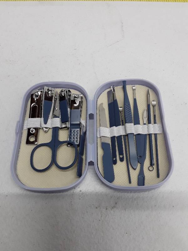 lot 56895 image: Womans Personal Nail Care Kit - Purple - Plastic Case