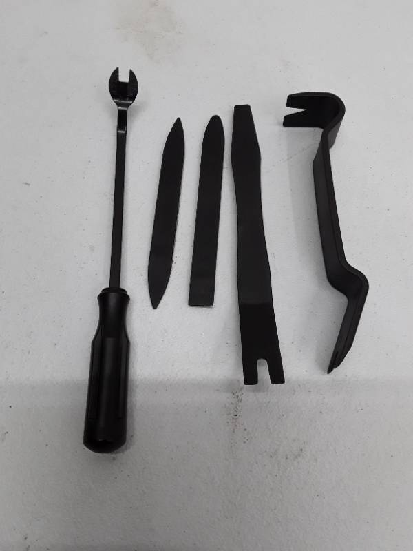 lot 28767 image: 5 Piece Auto Trim Tool Kit