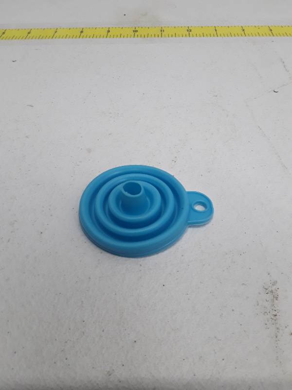 lot 28936 image: Silicone Folding Funnel - Mini