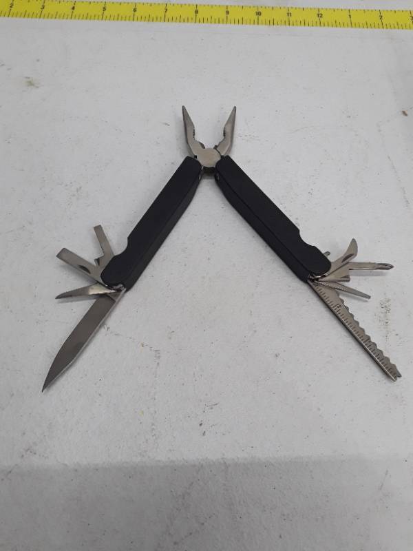 lot 28956 image: 12-1 EDC Multitool - Black