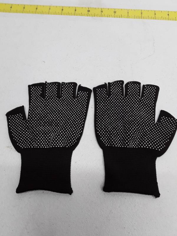 lot 29275 image: All Season Knitted Polyester Half Finger Gloves