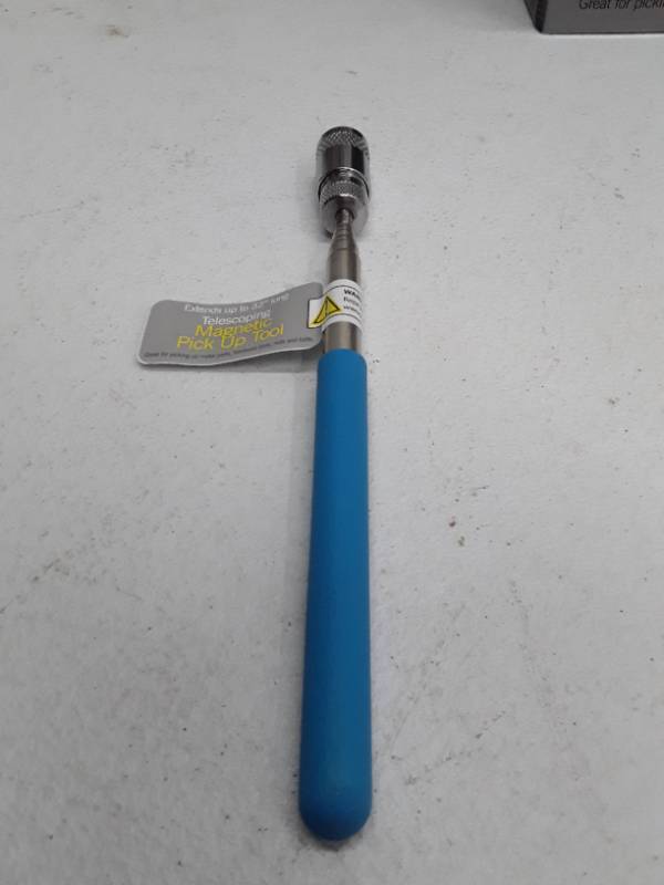 lot 29322 image: Telescoping Magnetic Pick Up Tool - Extends Up To 32 Long - Blue