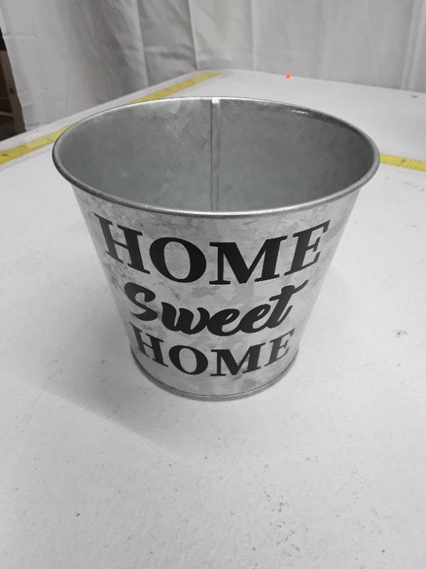 lot 29651 image: 4.5 Metal Planter - Home Sweet Home