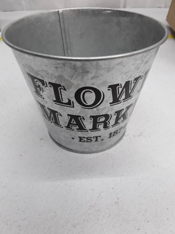 lot 29676 image: 4.5 Metal Planter - Flower Market