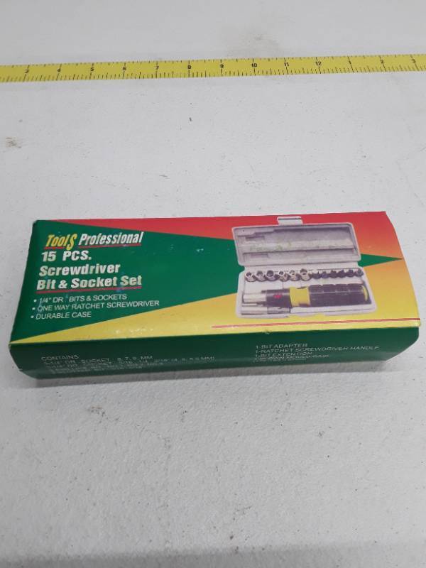 lot 29750 image: 15 Piece Professional Screwdriver Bit & Socket Set