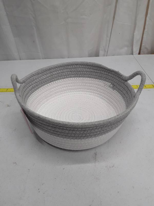 lot 30824 image: Round Cotton Basket with Handle