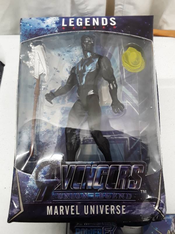 lot 31010 image: Marvel Universe Avengers Legends Series (box is based shape) - Black Panther