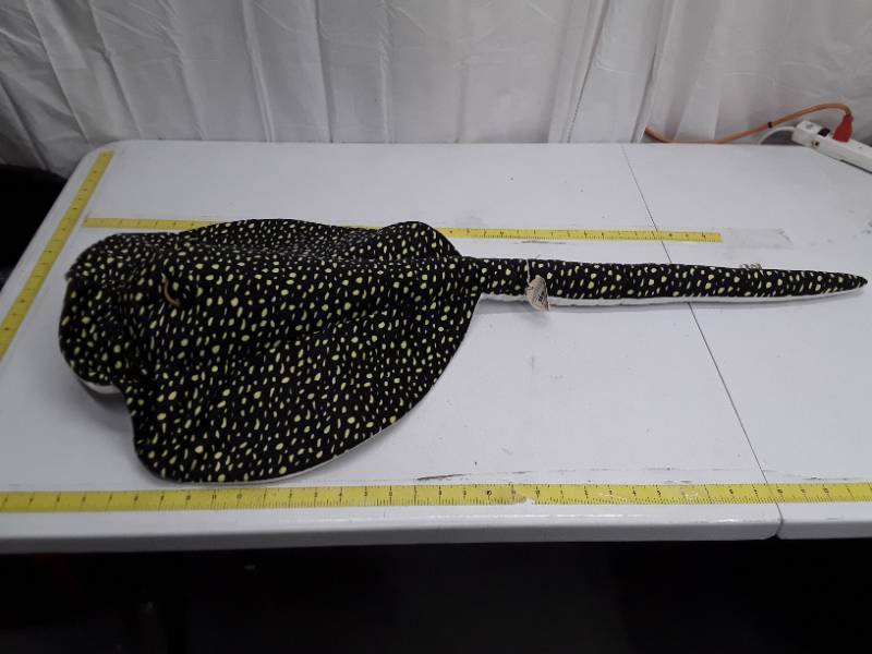 lot 31408 image: 43 Sting Ray Plush Toy