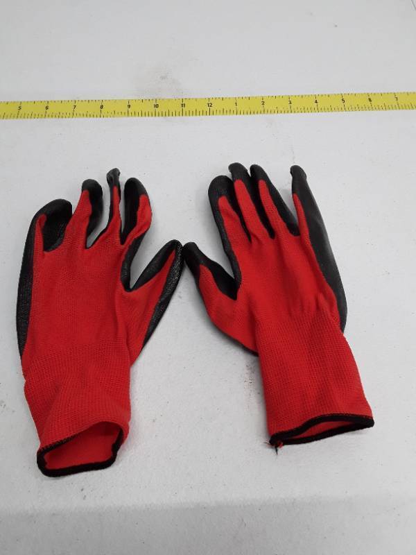 lot 56746 image: Outdoor Work Gloves - Red