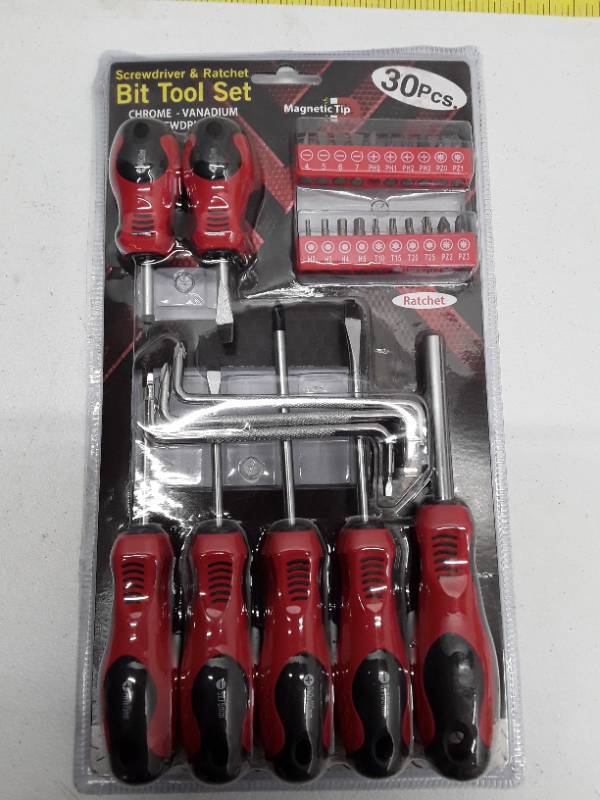 lot 56820 image: 30 Piece Screwdriver and Ratchet Bit Tool Set - Magnetic Tip
