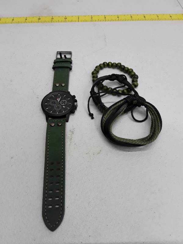 lot 56883 image: Watch & Bracelet Set - Green