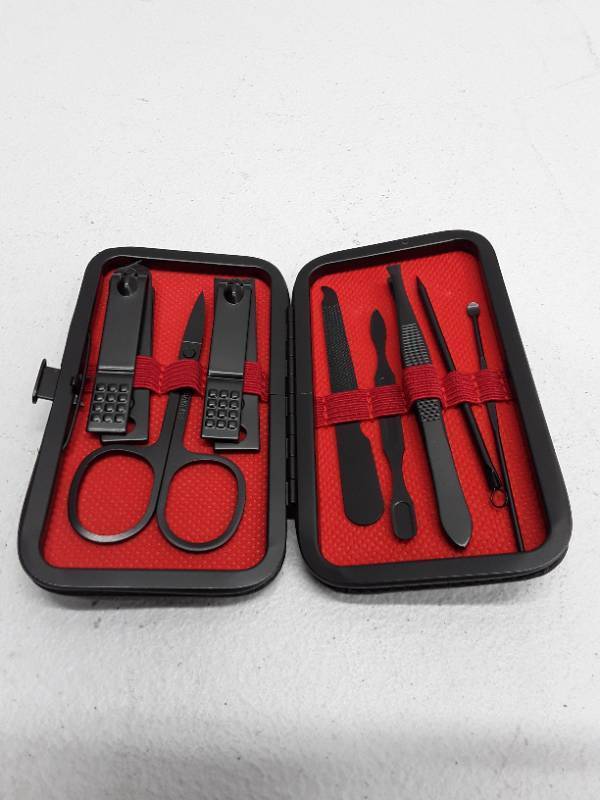 lot 56889 image: Mens Personal Nail Care Kit - Black