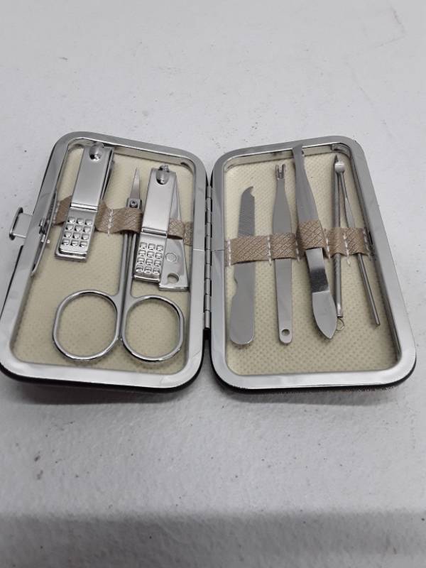 lot 56892 image: Womans Personal Nail Care Kit - Gold