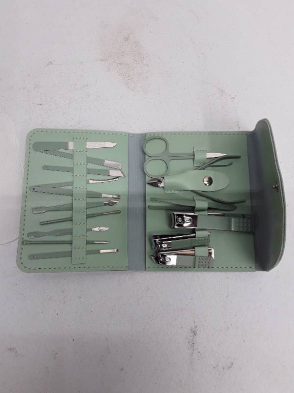 lot 57050 image: Proffesional Toenail Clippers Tool Set, Pedicure Kit with Case Nail Clippers Set - Green