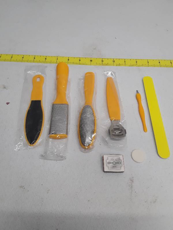 lot 57151 image: Foot Care Kit - Orange
