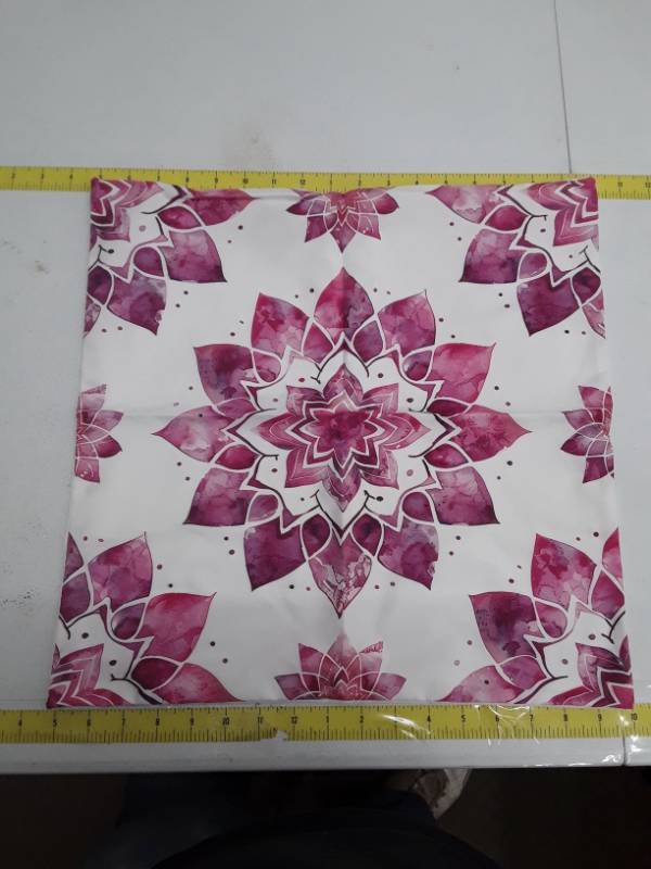 lot 57256 image: Pillow Case - 16 x 16 - Set of 2