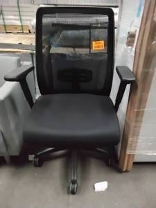 lot 46851 image: XL Black Mesh Back Office Chair with Adjustable Arms