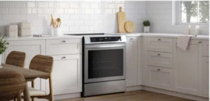 lot 46856 image: NEW Frigidaire 30 Inch Wide 5.3 Cu. Ft. Induction Range with Convection Bake