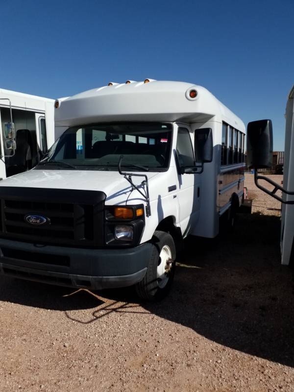 lot 39525 image: 2009 Ford E-350 Super Duty RWD, WHITE