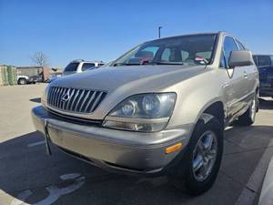 lot 50257 image: 1999 Lexus RX300, GOLD