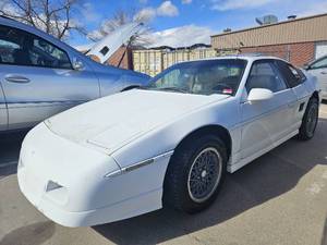 lot 50260 image: 1986 Pontiac Fiero, WHITE