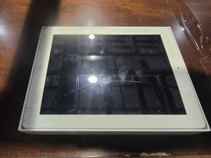 lot 50323 image: Apple iPad - Has Cracked Screen