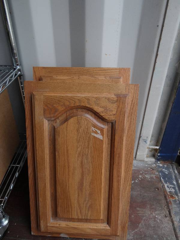 lot 7827 image: Lot of 2 Medicine Cabinets