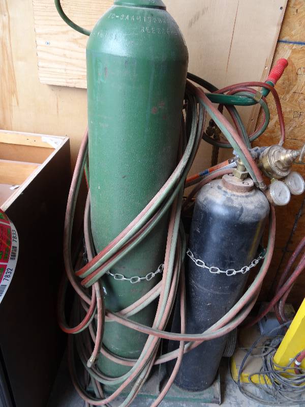 lot 7830 image: Torch Cart w Hoses
