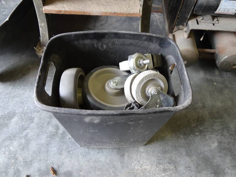lot 7835 image: Lot of Casters - 4 - 4 & 4 - 8 Dia.