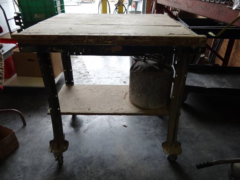 lot 7836 image: Work Cart & Can