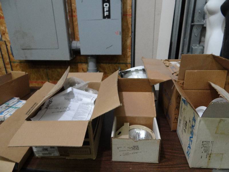 lot 7846 image: Lot of Misc. Lighting