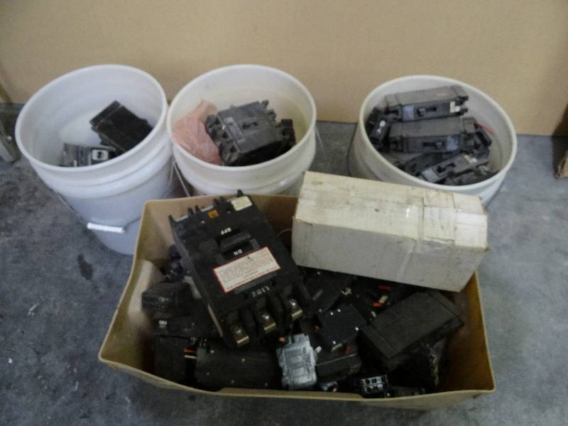 lot 7848 image: Lot of Misc. Large Breakers